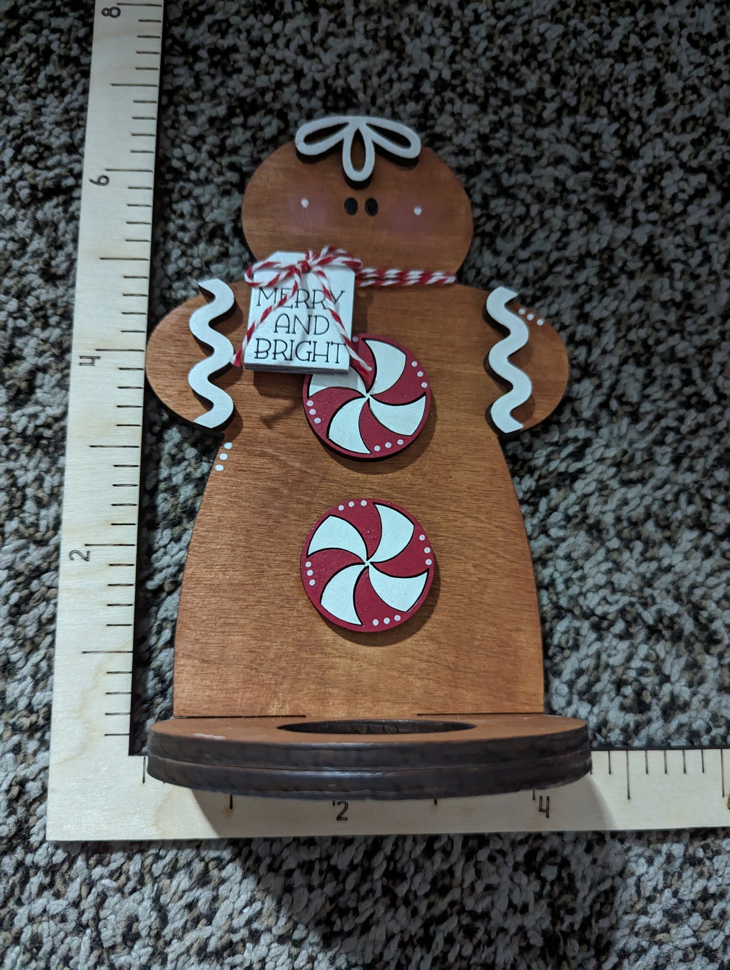 Standing gingerbread people